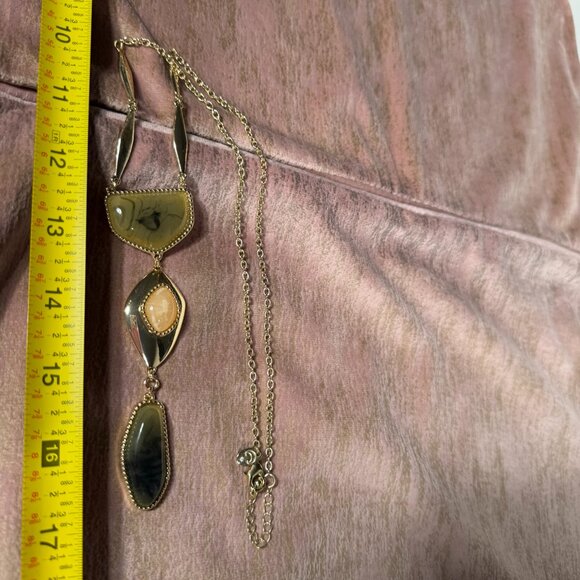 Natural Agate Stones • Gold-Tone Chain • Long Pendant Necklace • Boho Statement - Picture 6 of 7